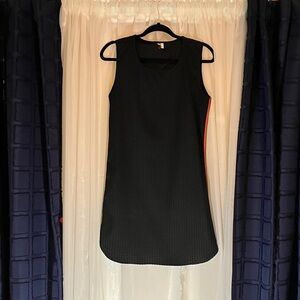 Chic Alya Black Sleeveless Dress with Side Gold Zippers Red Accent